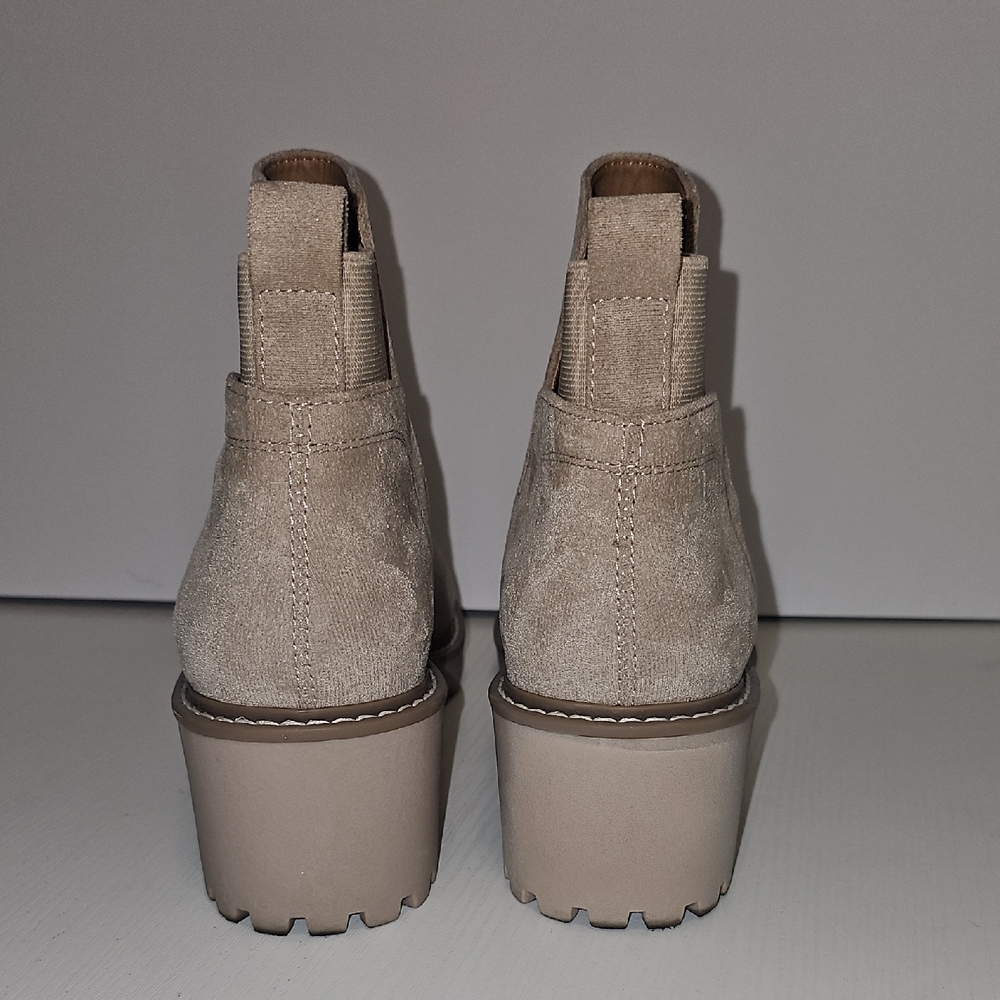 Dolce Vita Tan Ankle Boots with Chunky Sole and Elastic Panels - Picture 6 of 9